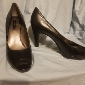 Beautiful heel and platform detail